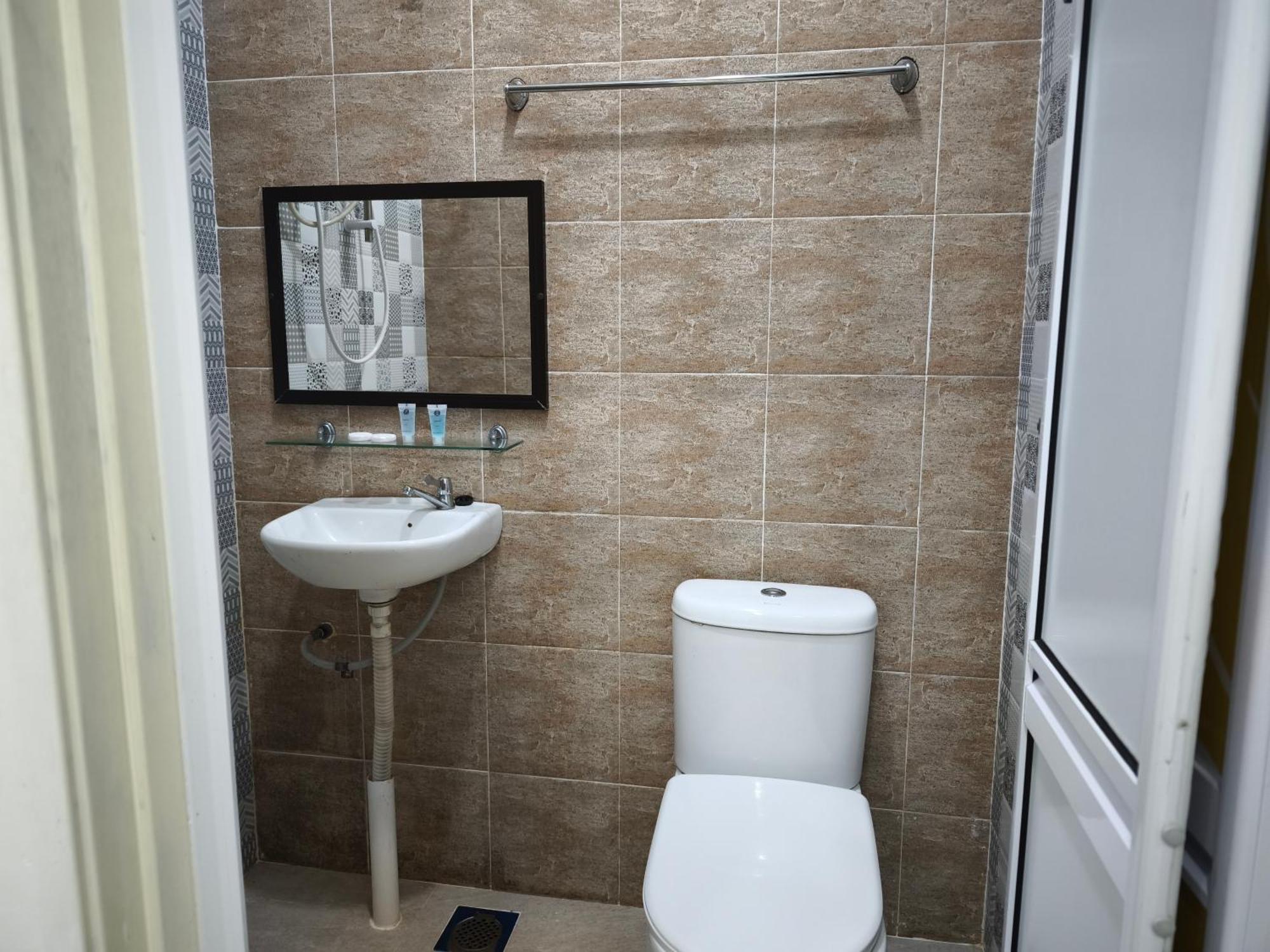 The Serai Cottage Transit Hotel Kampong Gong Badak Phòng bức ảnh