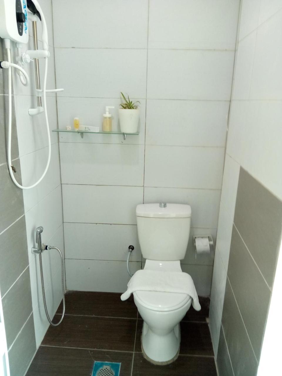The Serai Cottage Transit Hotel Kampong Gong Badak Ngoại thất bức ảnh